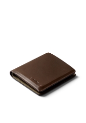 Experience the perfect blend of style, security, and sustainability with the Note Sleeve Premium Wallet in darkwood. This compact wallet, made from environmentally certified leather, features RFID protection, quick-access card slots, and a slim coin pocket. Choose the Note Sleeve Premium for an exceptional everyday carry accessory that accommodates your needs without compromising on sophistication.