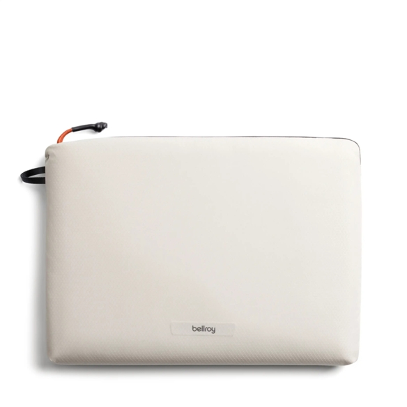 Bellroy Lite Laptop Sleeve 16″ chalk | Exclusive Pen